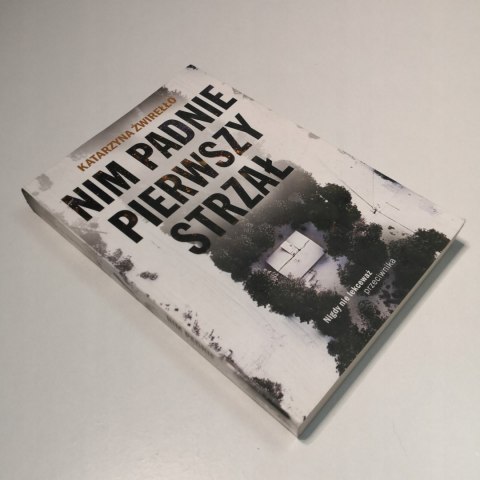 Nim padnie pierwszy strzał Katarzyna Żwirełło Nim padnie pierwszy strzał Katarzyna Żwirełło