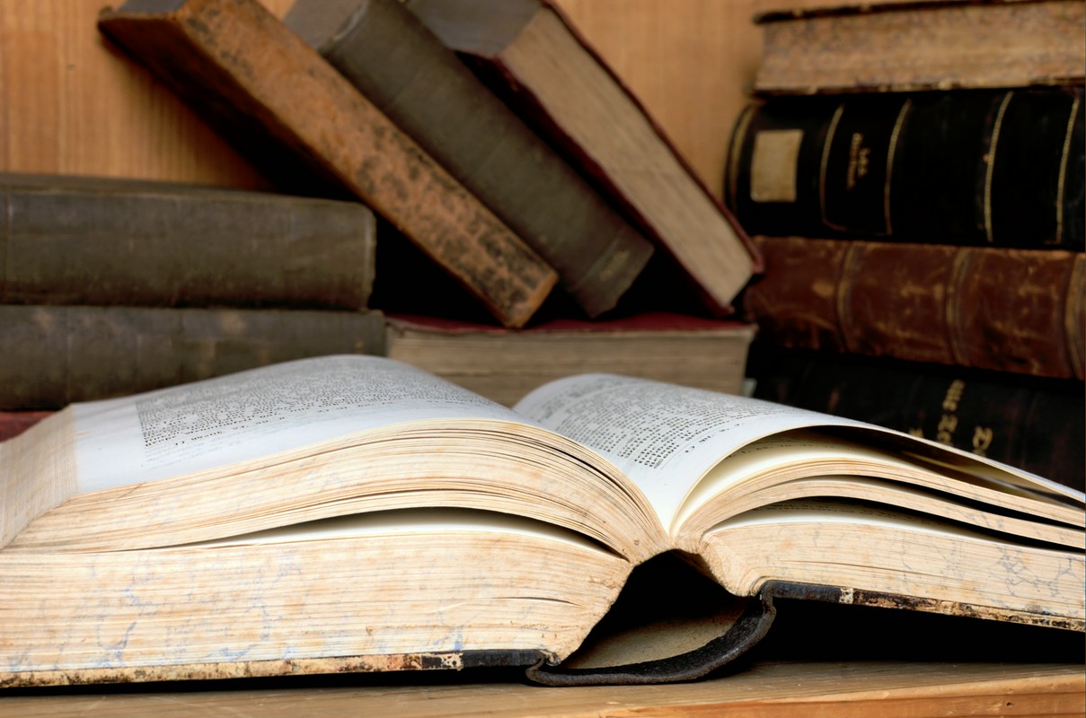 Jak przebiega proces sprzedaży książek online w antykwariacie?